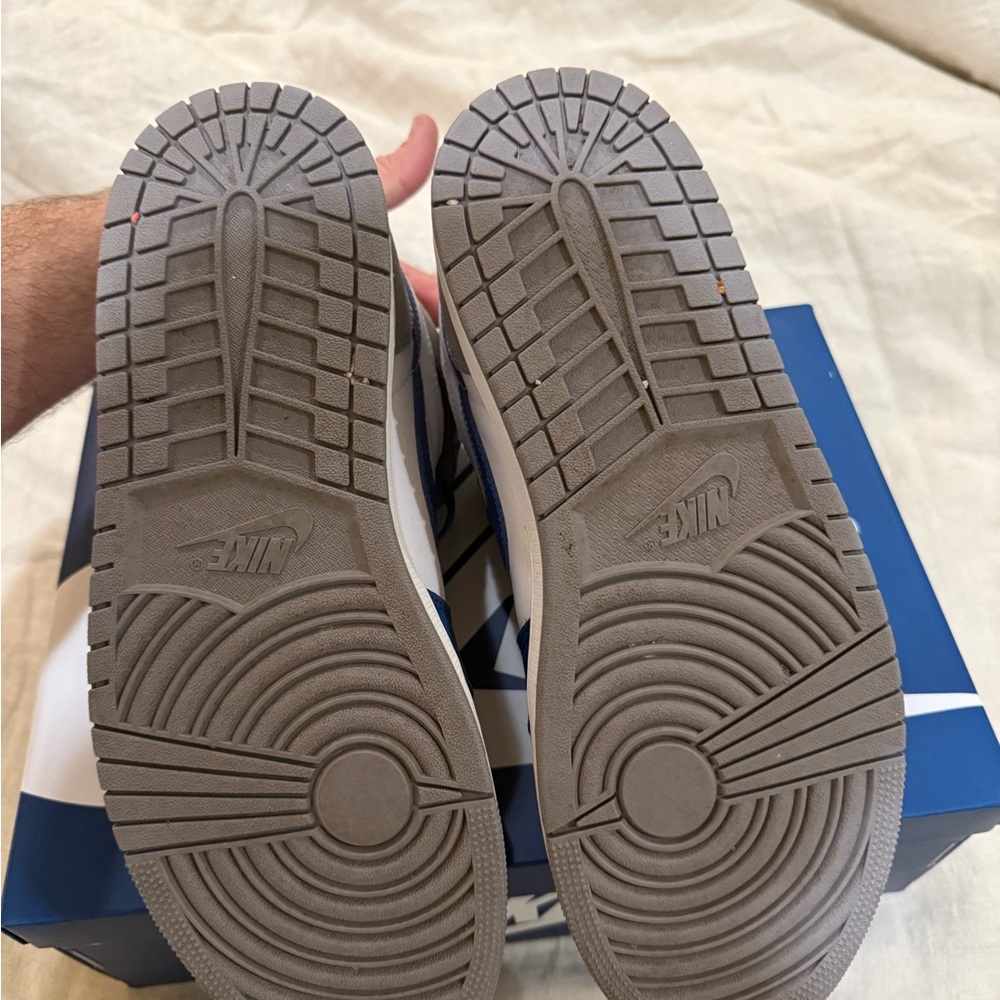 Jordan Men's Sneakers in Blue and White Box - Picture 6 of 7